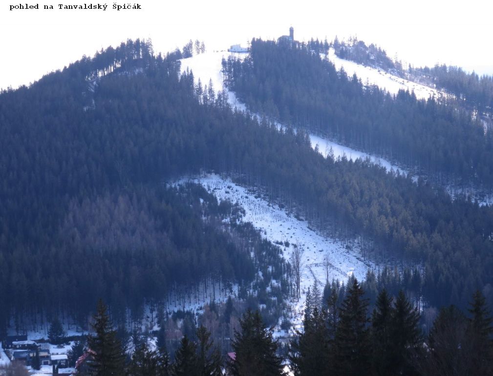 Obsah obrázku exteriér, strom, sníh, hora

Popis byl vytvořen automaticky